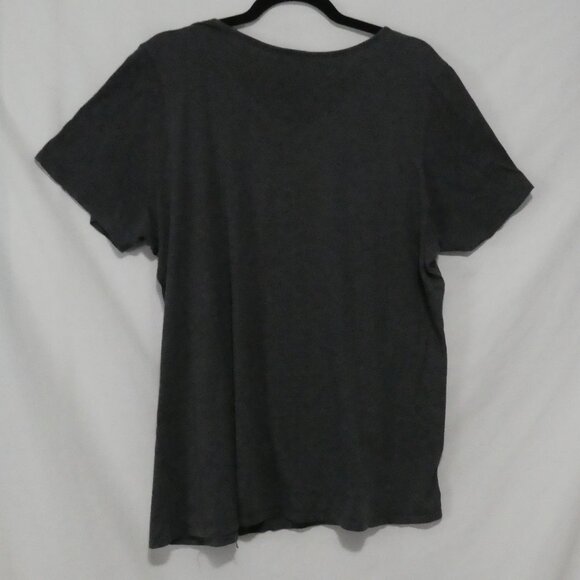 Unbranded | P2P 22 inches measured | Elegant Black V-Neck Patterned T-Shirt - Picture 2 of 12